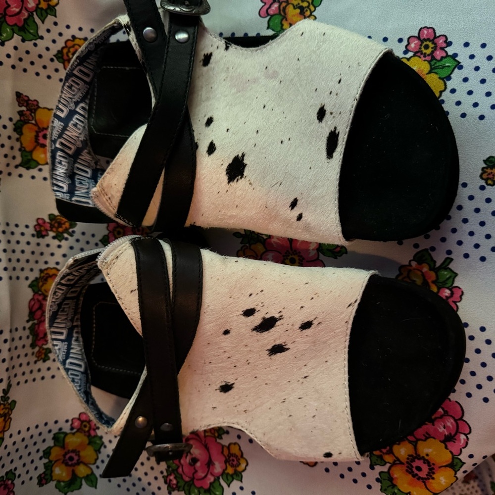 Dingo Sandals - Picture 1 of 4